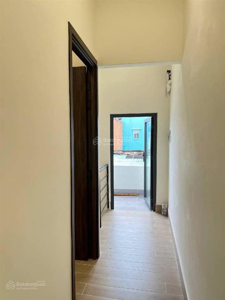 Bán nhà đường huỳnh thị hai 56 m2, nhỉnh 4 tỷ, hẻm xe hơi.  ngà nhà phố hỗ trợ xem nhà trực tiếp.