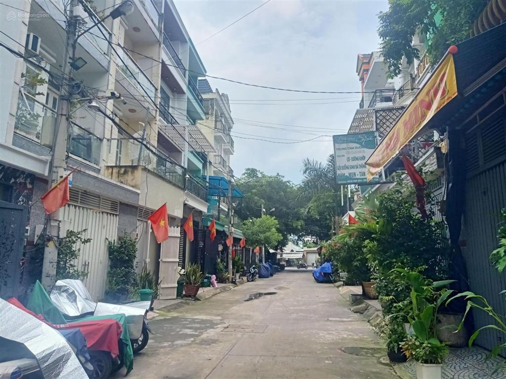 Bán nhà đường huỳnh thị hai 56 m2, nhỉnh 4 tỷ, hẻm xe hơi.  ngà nhà phố hỗ trợ xem nhà trực tiếp.