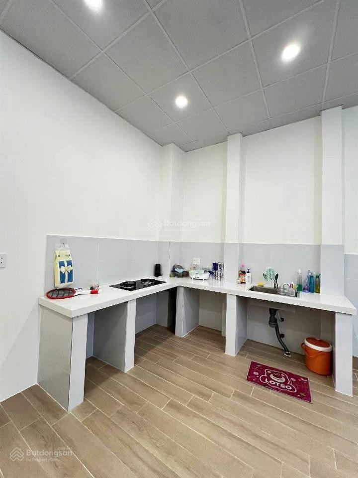 Bán nhà đường huỳnh thị hai 56 m2, nhỉnh 4 tỷ, hẻm xe hơi.  ngà nhà phố hỗ trợ xem nhà trực tiếp.