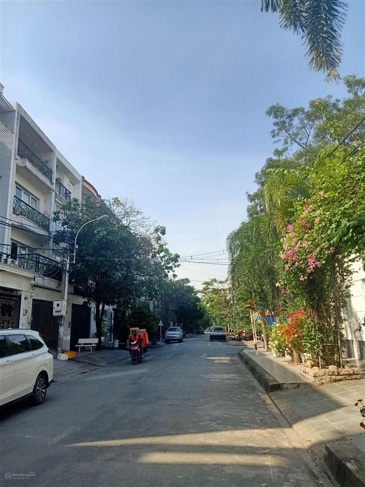 Nhà 68m2, nhỉnh 3 tỷ, đường trần thị hè, hẻm xe hơi.  ngà nhà phố hỗ trợ xem nhà trực tiếp