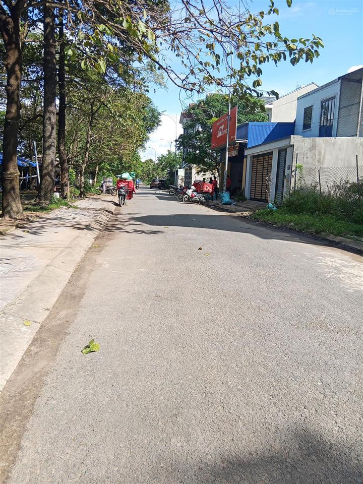 Nhà phân lô sát vinhomes grand park 147m2 4 tầng