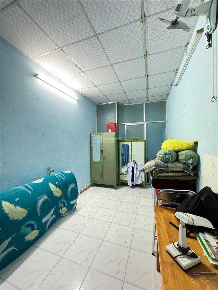 Nhà 2 tầng sổ riêng không quy hoạch ngay chợ 339