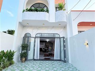 Bán gấp căn nhà nằm ngay chợ bình chánh, cách 100m là quốc lộ 1a