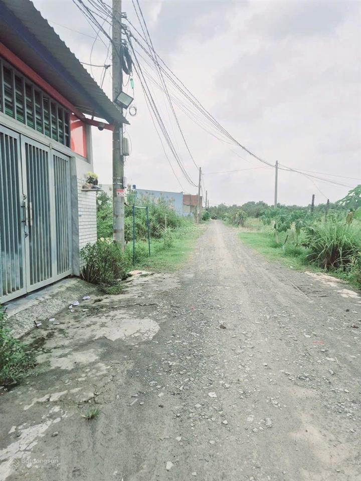 Chính chủ cần bán gấp lô đất ngay hữu thạnh đối diện cổng ecity tân đức giá 870tr dt 85m2 cc ngay