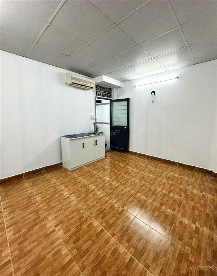 Bán nhà ngang tận 4m cách mạng tháng 8, quận 10