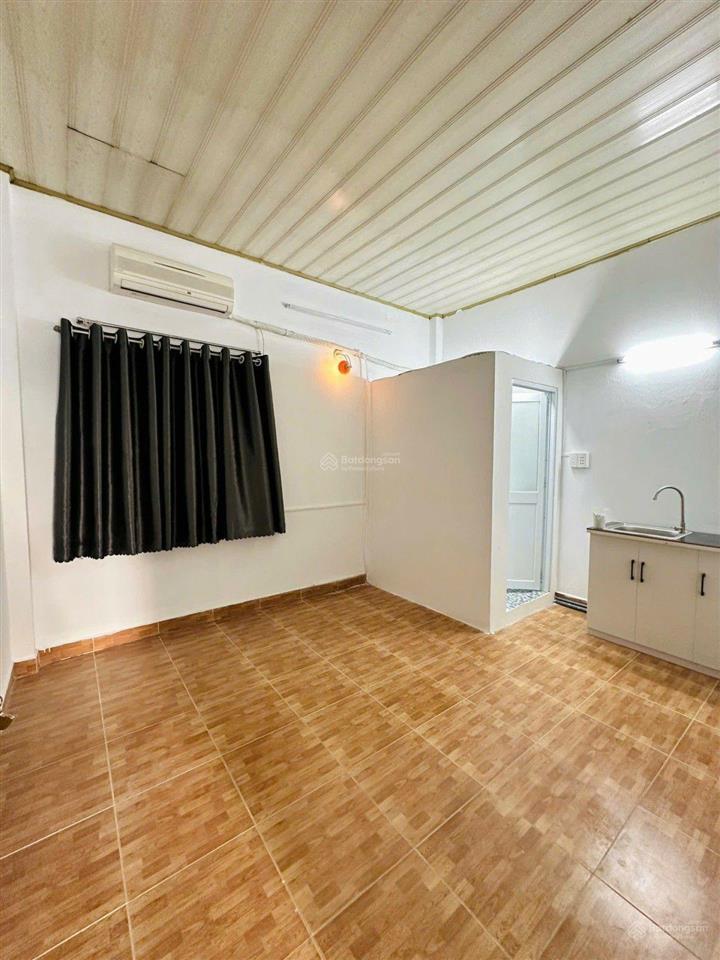 Bán nhà ngang tận 4m cách mạng tháng 8, quận 10