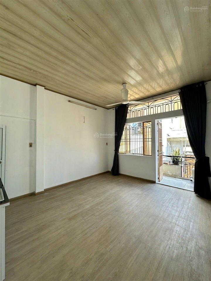 Bán nhà ngang tận 4m cách mạng tháng 8, quận 10