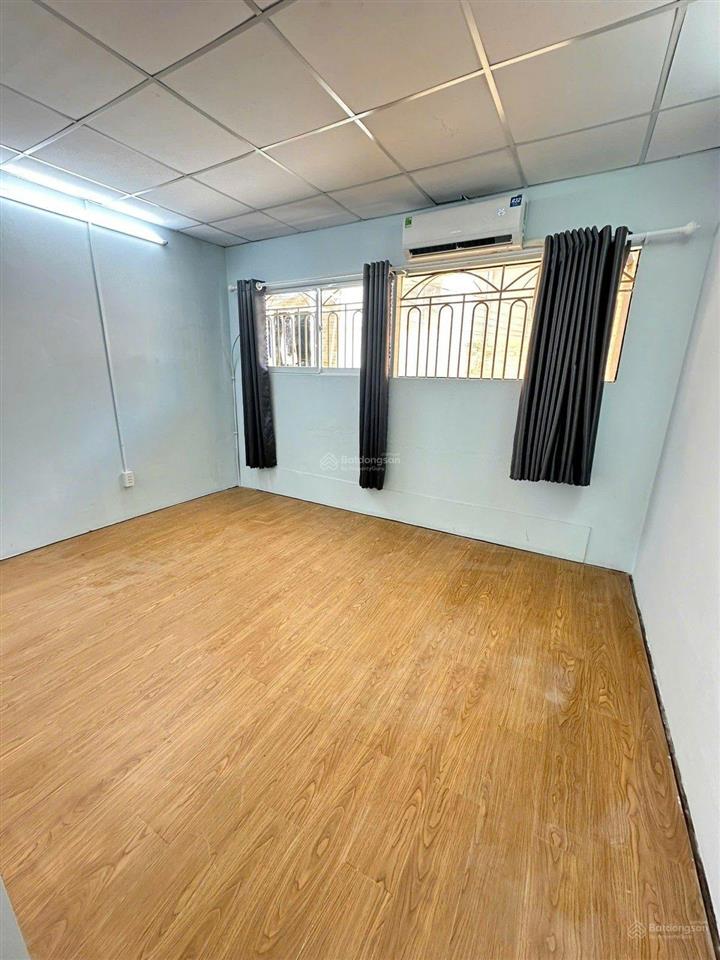 Bán nhà ngang tận 4m cách mạng tháng 8, quận 10