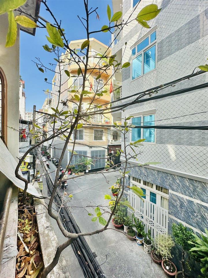 Nhà quận 10. xe hơi đổ cửa quay đầu. nguyễn ngọc lộc. giá 6.5 tỷ.