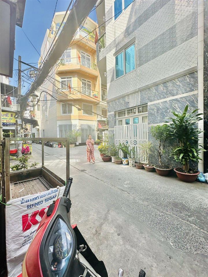 Nhà quận 10. xe hơi đổ cửa quay đầu. nguyễn ngọc lộc. giá 6.5 tỷ.