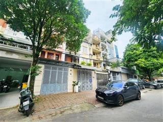 Siêu vip cầu giấy,bán nhà mặt phố tại trung kính, 32 tỷ, 80m2,5 ô tô đỗ của,kinh doanh,mở vp đỉnh.