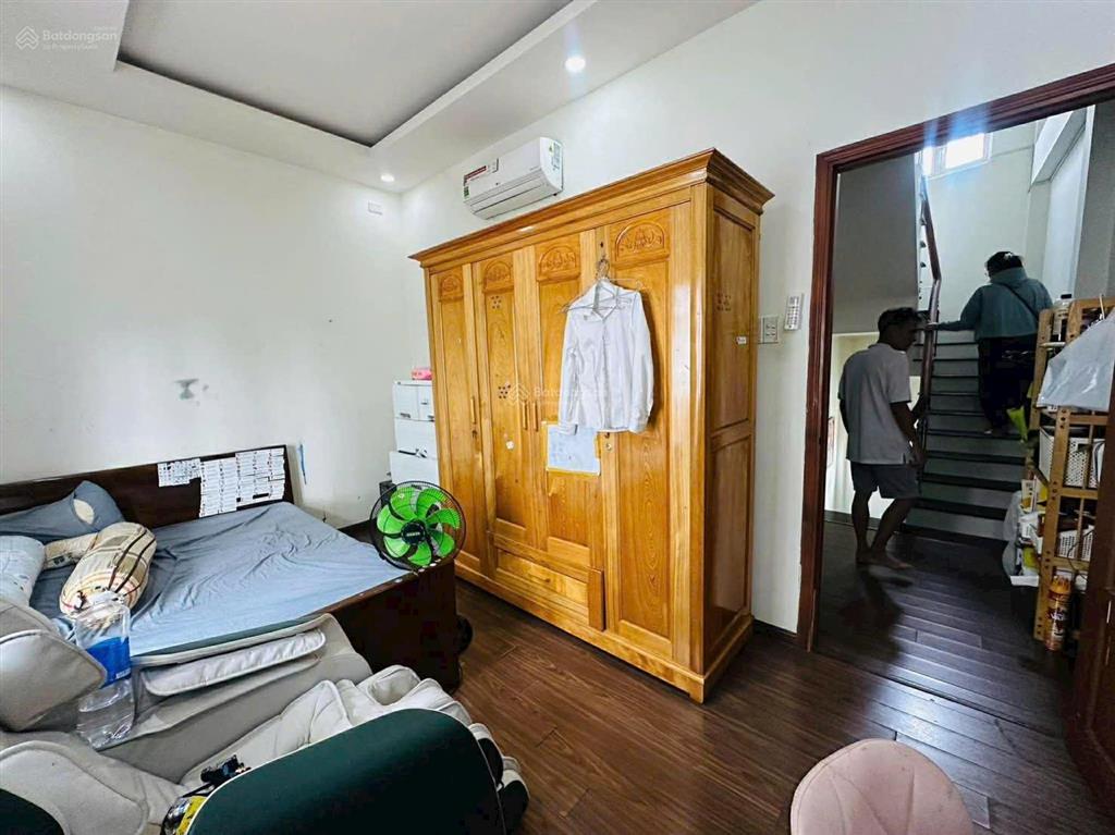 Đường 1 xẹt 3 tầng siêu đẹp, 57m2, hxh, 4pn, vị trí trung tâm q9, xấp xỉ 6 tỷ