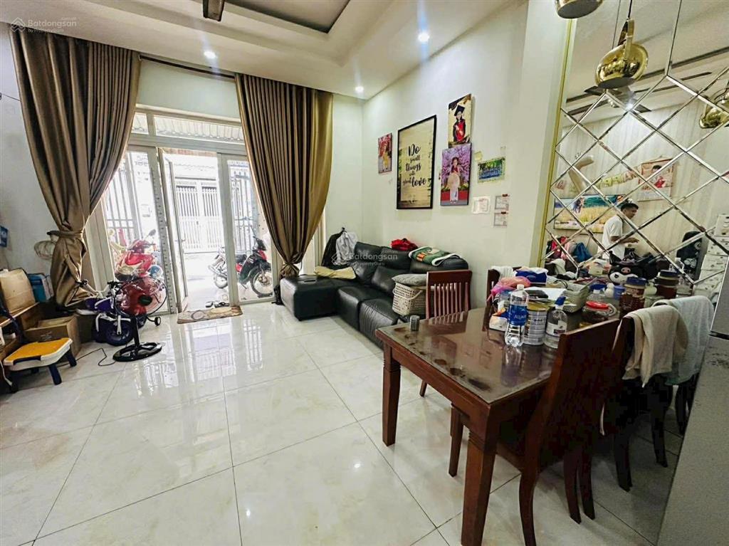 Đường 1 xẹt 3 tầng siêu đẹp, 57m2, hxh, 4pn, vị trí trung tâm q9, xấp xỉ 6 tỷ