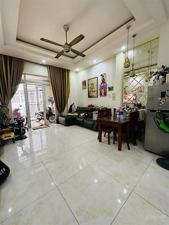 Đường 1 xẹt 3 tầng siêu đẹp, 57m2, hxh, 4pn, vị trí trung tâm q9, xấp xỉ 6 tỷ