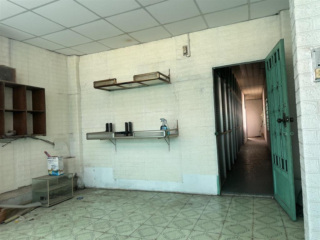 Cho thuê nhà 20mx30m=630m2 mt chu mạnh trinh sát dân chủ. vỉa hè rộng. giá 150 triệu/tháng tl
