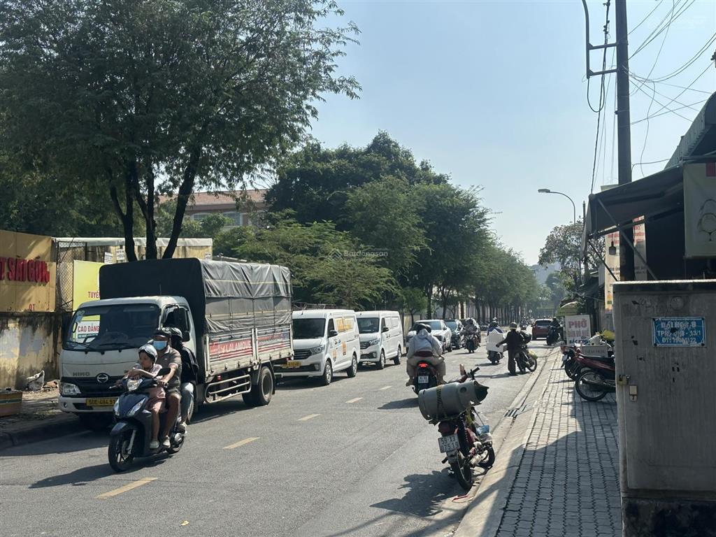 Cho thuê nhà 20mx30m=630m2 mt chu mạnh trinh sát dân chủ. vỉa hè rộng. giá 150 triệu/tháng tl