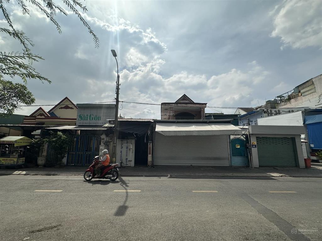Cho thuê nhà 20mx30m=630m2 mt chu mạnh trinh sát dân chủ. vỉa hè rộng. giá 150 triệu/tháng tl
