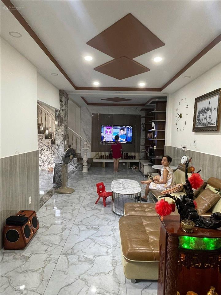 Bán nhà 8x15m sát trường quốc tế nam việt , phan văn hớn , qua tân bình 5p, giá 9,5 tỷ tl mạnh