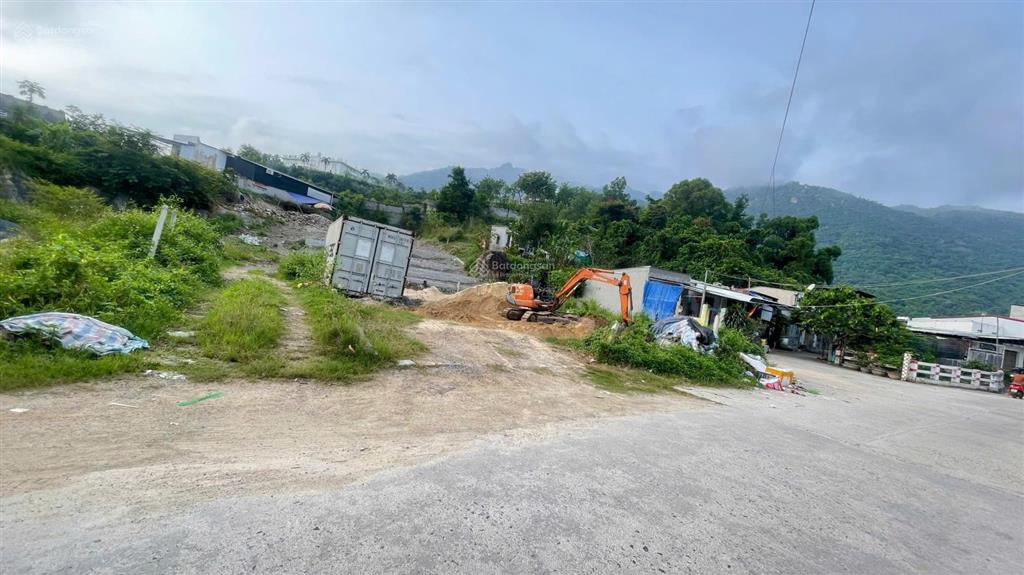 Chủ gửi bán lô góc mặt tiền trung tâm phước đồng nha trang.  0989 783 ***