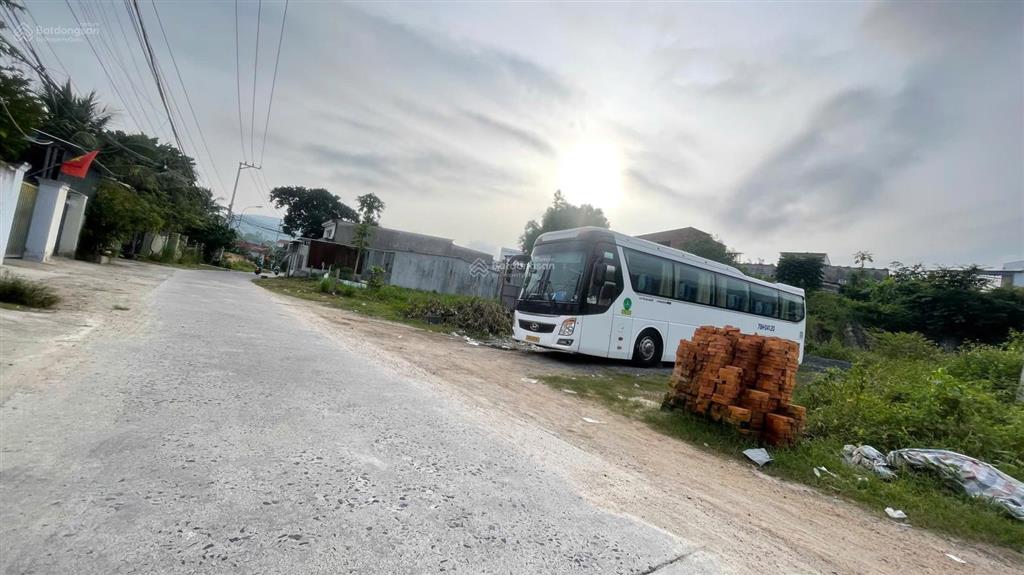 Chủ gửi bán lô góc mặt tiền trung tâm phước đồng nha trang.  0989 783 ***