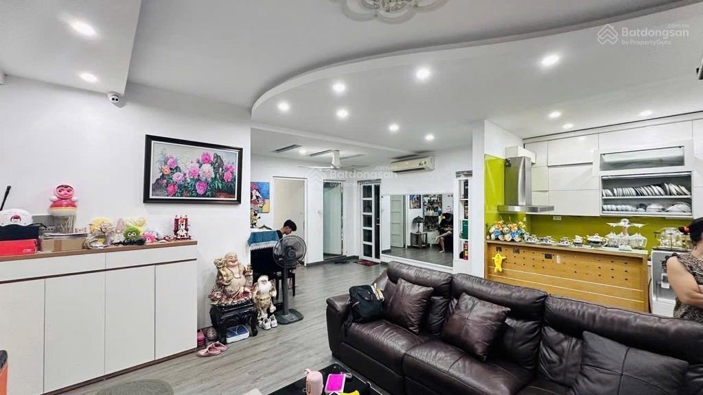 Bán căn hộ chung cư quận cầu giấy giá chỉ 70tr/m nằm ngay mặt đường lớn giao thông thuận tiện