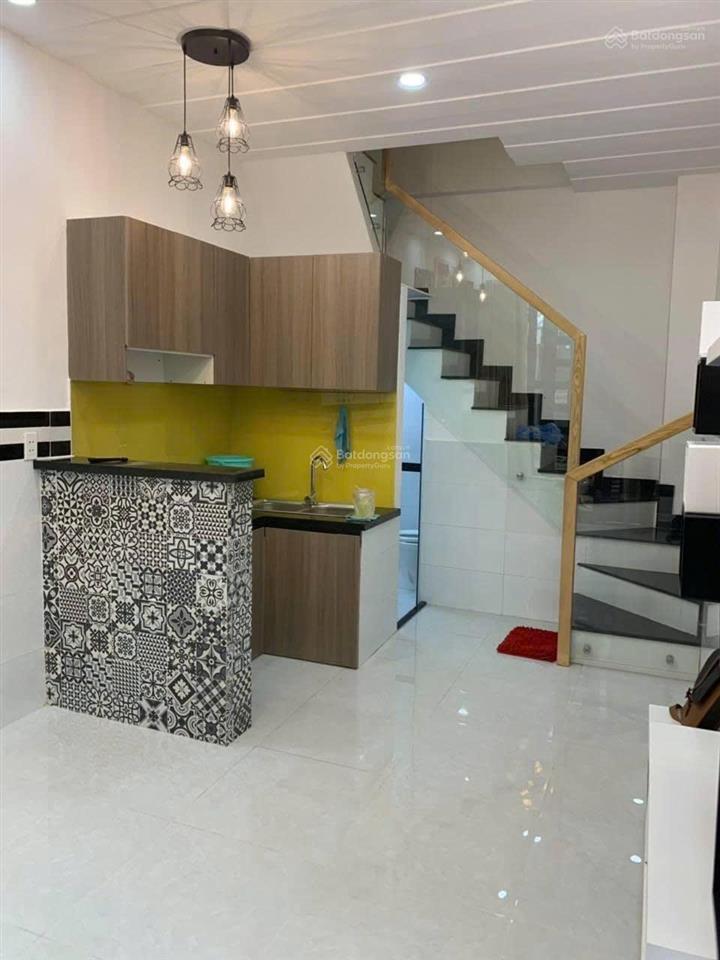 Tl28  nhà sổ hồng  2 lầu  ép cọc  đúc thật  1tỷ230tr