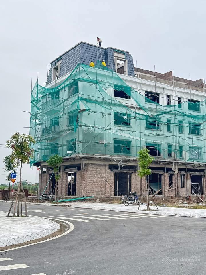 Vị trí sông đà 7 nằm cạnh khu công nghiệp đồng văn 3. với nguồn công nhân và dân cư đông đúc