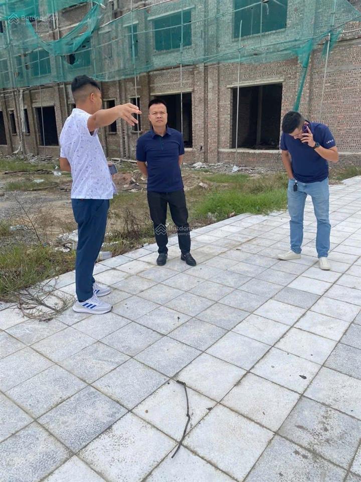 Vị trí sông đà 7 nằm cạnh khu công nghiệp đồng văn 3. với nguồn công nhân và dân cư đông đúc