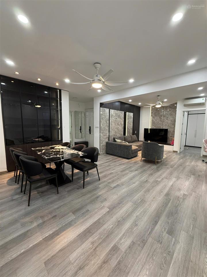 Tôi cần bán 2pn goldmark full nội thất đẹp 6,2 tỷ