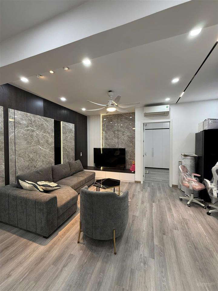 Tôi cần bán 2pn goldmark full nội thất đẹp 6,2 tỷ