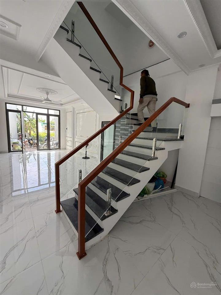 Nhà 3 tầng tại phạm gia mô, hưng đạo, dương kinh. chỉ việc xách vali về ở luôn