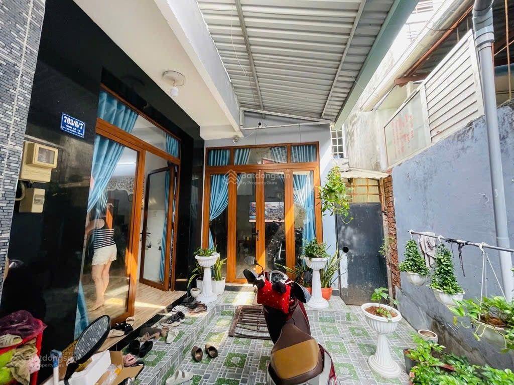 Cặp nhà mặt tiền  tỉnh lộ 10  giáp q6  thuê 45tr/tháng (10x28m) giá 27.5 tỷ (tl)