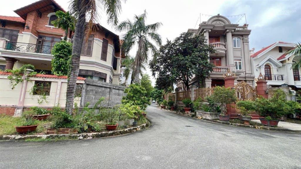 Bán villa view trực diện sông sài gòn ngay trần não, quận 2