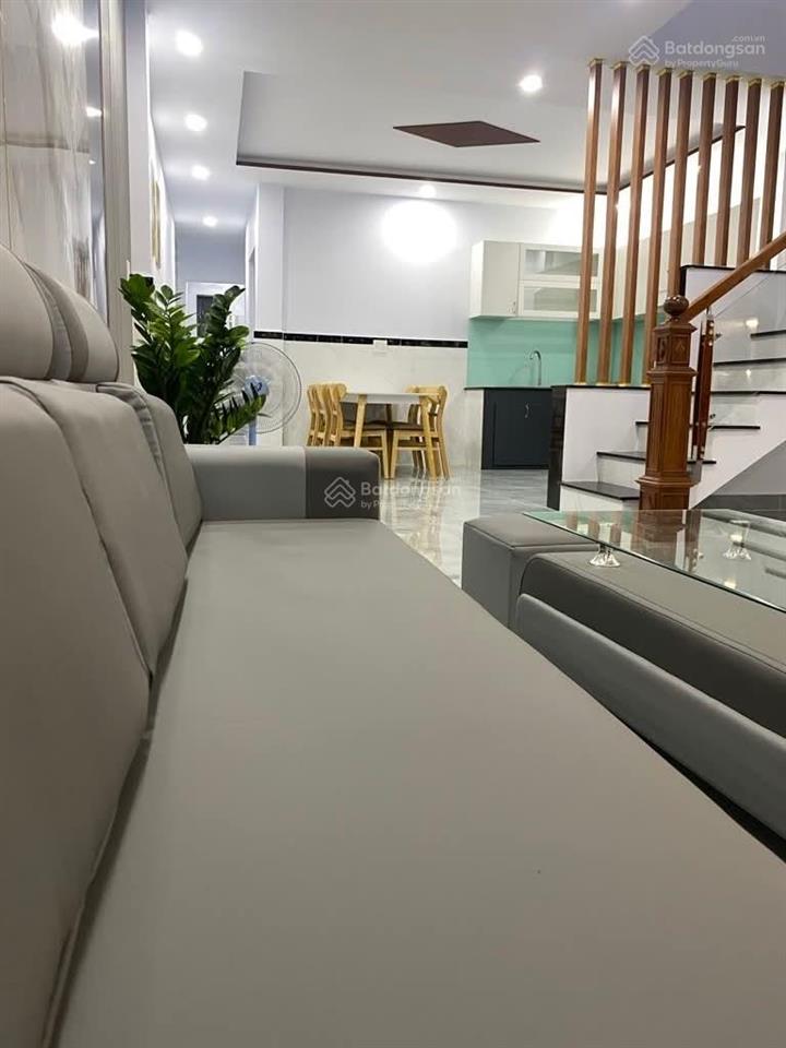 Nhà mới đón tết, gần trường cd gtvt, 100m tới chợ, hẻm xe 16 chỗ vào sân, giá rẻ nhất khu vực