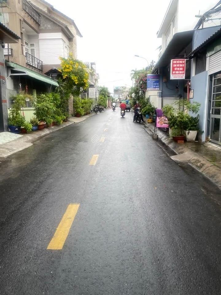 Nhà mới đón tết, gần trường cd gtvt, 100m tới chợ, hẻm xe 16 chỗ vào sân, giá rẻ nhất khu vực