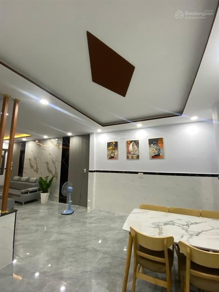 Nhà mới đón tết, gần trường cd gtvt, 100m tới chợ, hẻm xe 16 chỗ vào sân, giá rẻ nhất khu vực