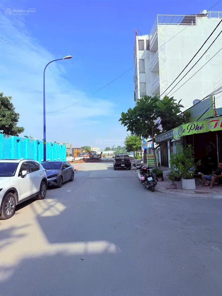 Đất mặt tiền giáp kênh tham lương. dt 4m x 19m. khu dân trí, sầm uất. kd đa nghề. giá 9 tỷ 2