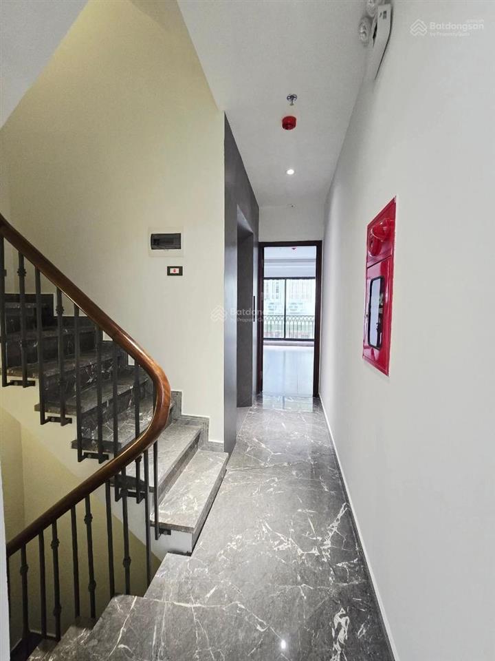 Bán nhà cầu giấy 60m2 7t  phân lô ô tô tránh, kd  nhà mới , vỉa hè 2 bên !!!