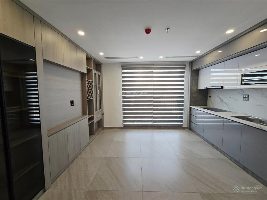 Bán nhà cầu giấy 60m2 7t  phân lô ô tô tránh, kd  nhà mới , vỉa hè 2 bên !!!