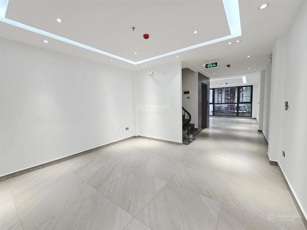 Bán nhà cầu giấy 60m2 7t  phân lô ô tô tránh, kd  nhà mới , vỉa hè 2 bên !!!