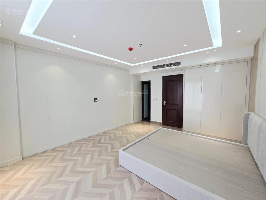 Bán nhà cầu giấy 60m2 7t  phân lô ô tô tránh, kd  nhà mới , vỉa hè 2 bên !!!