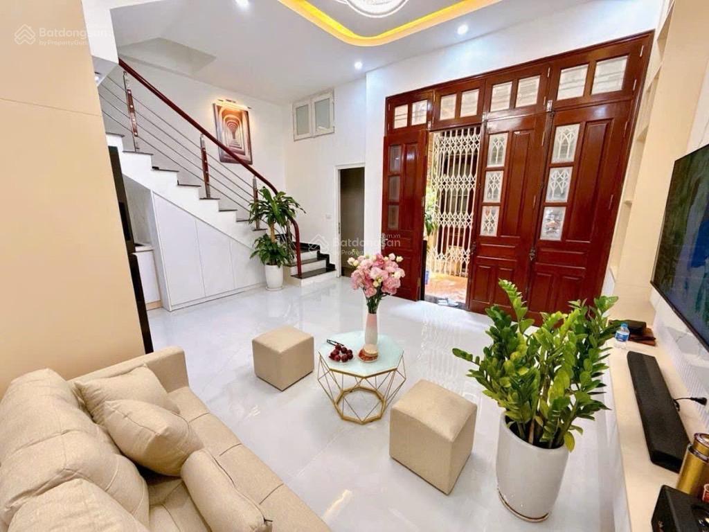 Quá hiếmnhà mớifull nội thấtdân xây2 thoángthái thịnh38m*5t*giá 7,9 tỷcông năng đ đủở vip.