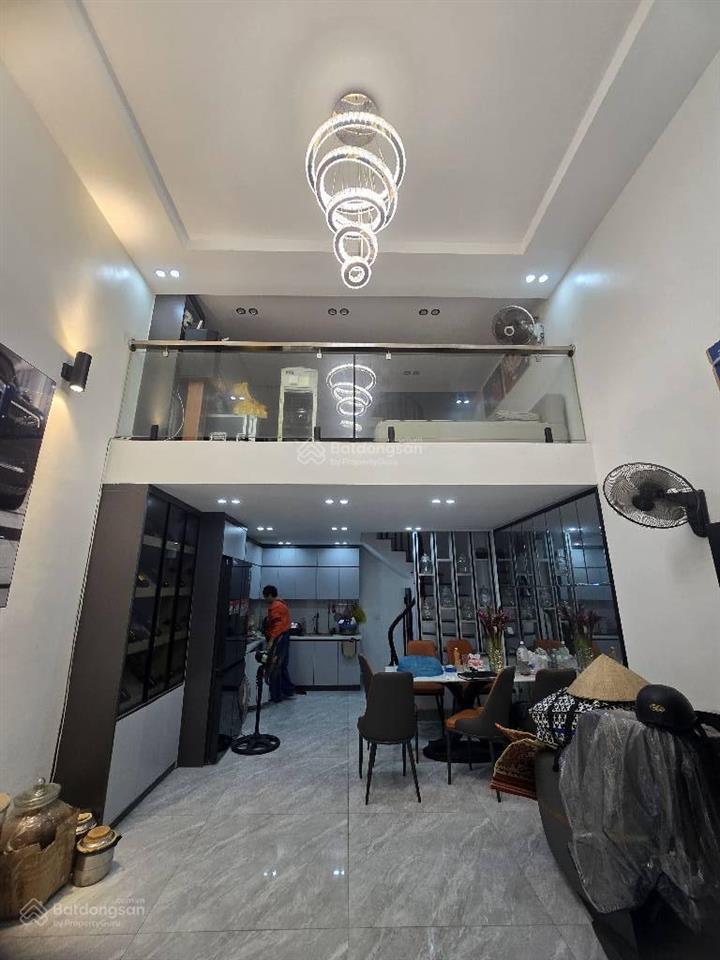 Nhà đẹp phố yên lãng 40m*7t*giá 10,4 tỷthang máy2thoángfull nội thấtgần ô tô đỗcông năng đ đủ.