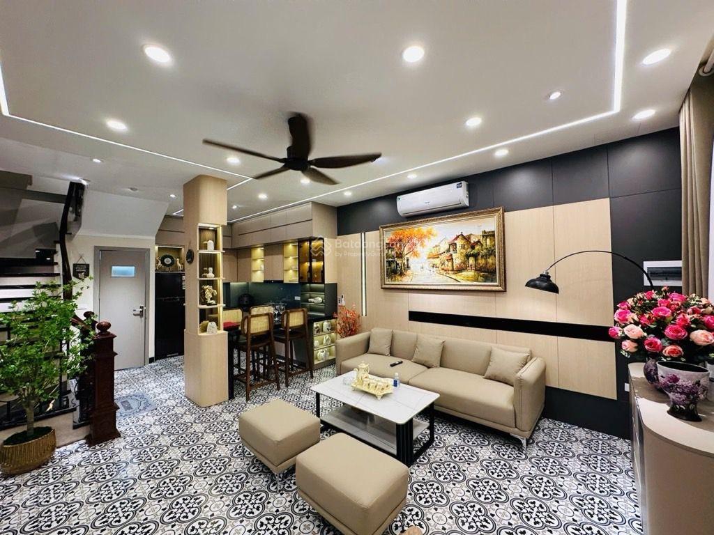 Vị trí siêu đẹpphố chùa láng 46m2*5t*mt4,5m*giá 14,3tỷdân xây2thoángô chờ thang máykdở sướng