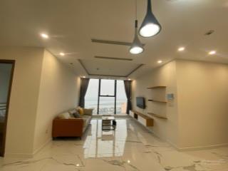 Cần bán căn 3 ngủ đẹp/104m2, tầng cao view thẳng sông hồng thoáng đẹp, có sổ.  0966 286 ***