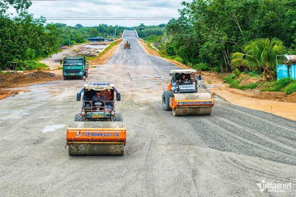 Siêu phẩm đất đầu tư ngay kcn minh hưng, dt 500m2 chỉ 400tr, ngay mặt tiền đường mở rộng 64m, shr.