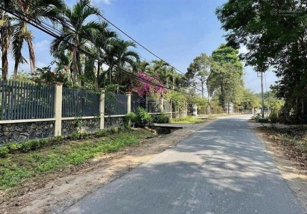 Chủ bán gấp nhà vườn 500m2 có nhà sẵn trên đất giá chỉ 450tr, sát chợ minh hưng, gần tttm vincom