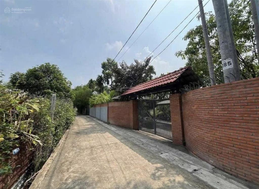 Chủ bán gấp nhà vườn nghỉ dưỡng 1200m2 chỉ 1 tỷ 050tr, sát ql 13, sổ sẵn.