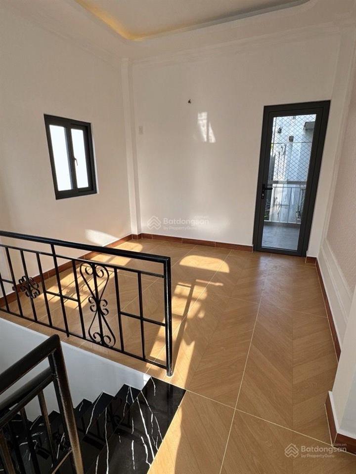 Bán nhà 5 tầng  phan xích long chỉ 8,x tỷ  dt 50m vuông a4  tặng full nt 5pn  shr đầy đủ