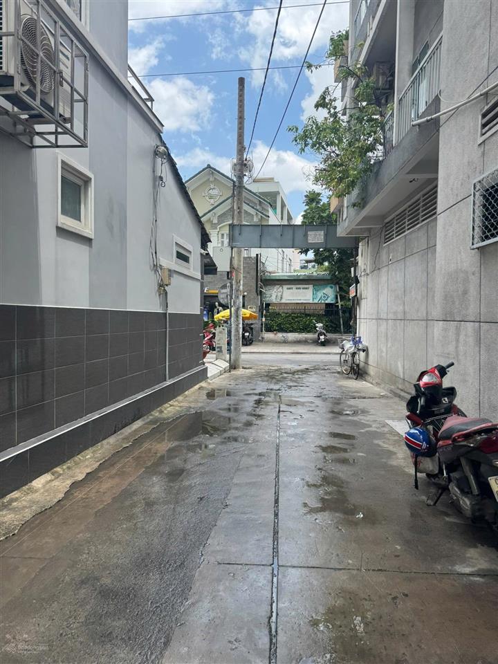 Bán nhà 5 tầng  phan xích long chỉ 8,x tỷ  dt 50m vuông a4  tặng full nt 5pn  shr đầy đủ